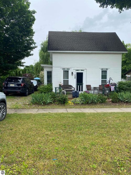209 N Pine Street, Lake City, MI, 49651 | Card Image