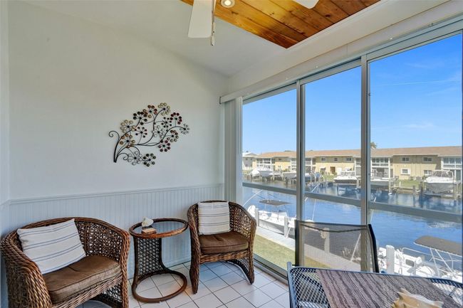 Private balcony with sliders and screens. | Image 26