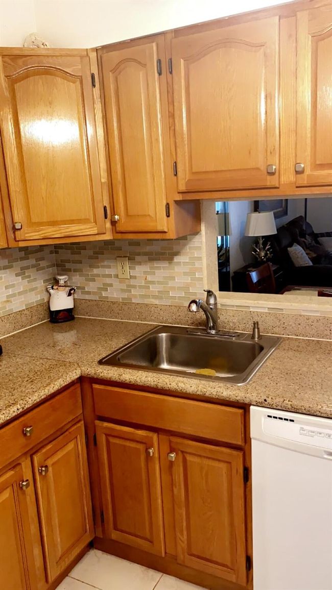 APT-422 - 3000 48 Th Ter, Condo with 1 bedrooms, 2 bathrooms and null parking in Lauderdale Lakes FL | Image 4