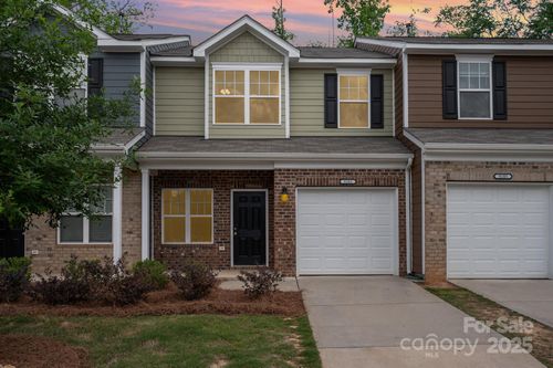 9203 Grand Valley Dr, Charlotte, NC, 28213-3169 | Card Image