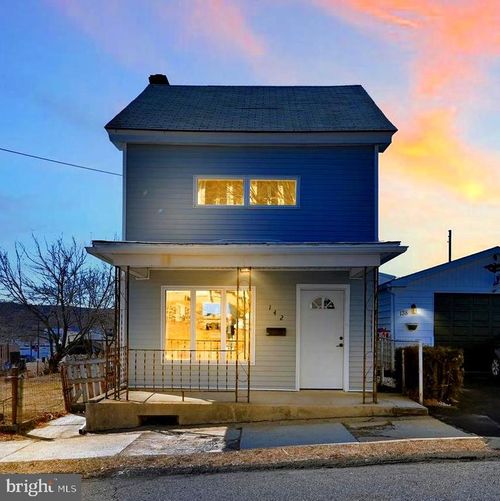 142 S Middle St, FRACKVILLE, PA, 17931-1821 | Card Image