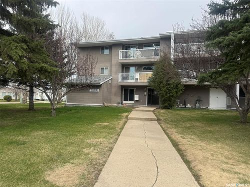 207-1808 Eaglesham Ave, Weyburn, SK, S4H3A8 | Card Image