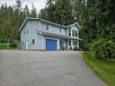 401 Nelson Ave N, House other with 3 bedrooms, 3 bathrooms and 4 parking in Nakusp BC | Image 1