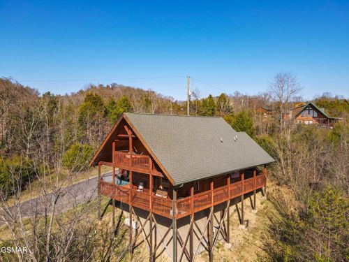 2355 Wingspan Dr, Sevierville, TN, 37876-8011 | Card Image