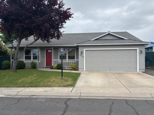 2225 New Haven Dr, Central Point, OR, 97502-3576 | Card Image