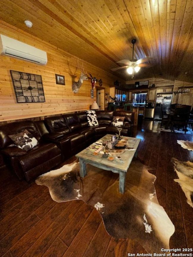527 Sd 74100, Home with 3 bedrooms, 3 bathrooms and null parking in Rocksprings TX | Image 16