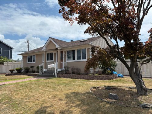 767 Doughty Ave, Franklin Square, NY, 11010-3213 | Card Image