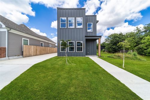 1426 Evans Ave, Fort Worth, TX, 76104-7501 | Card Image