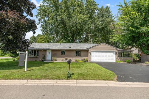 307 11th Ave Se, Forest Lake, MN, 55025-1853 | Card Image