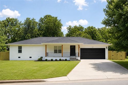 527 W Selle Dr, Fayetteville, AR, 72701-6902 | Card Image