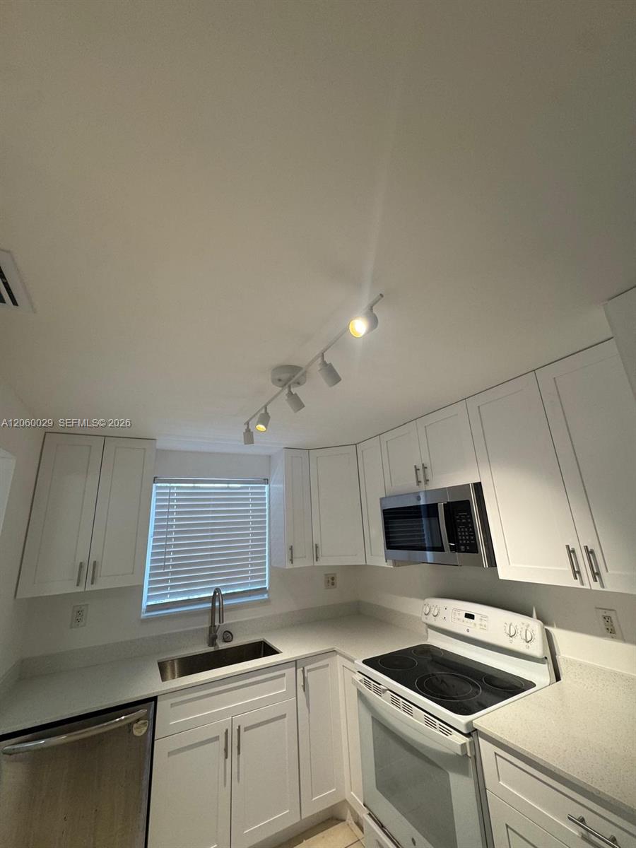 Residential Lease in Pembroke Pines 3
