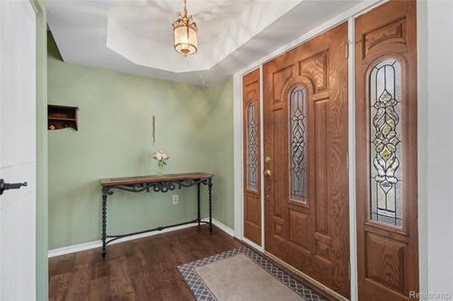 5597 Leafwood Dr, Commerce Township, MI, 48382-1056 | Card Image