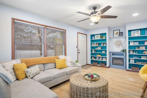 1647 W Lakewood Blvd, Holland, MI, 49424-1336 | Card Image