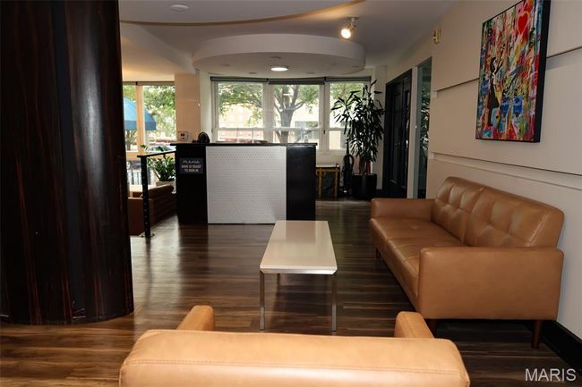 Concierge desk in the lobby | Image 31