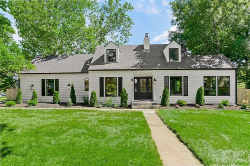2201 W 74th St, Prairie Village, KS, 66208-3426 | Card Image