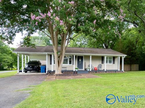 152 6th St W, Grant, AL, 35747-7354 | Card Image