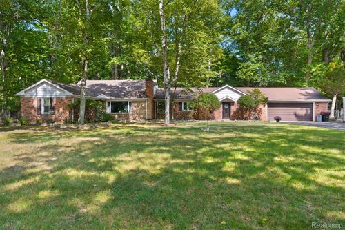 23640 Oak Glen Dr, Southfield, MI, 48033-3497 | Card Image