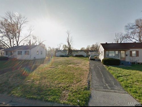 4325 Saint Regina Ln, Saint Ann, MO, 63074-1118 | Card Image