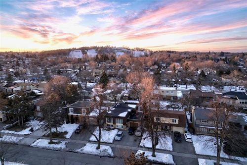 72 Manor Dr, Kitchener, ON, N2A2V1 | Card Image