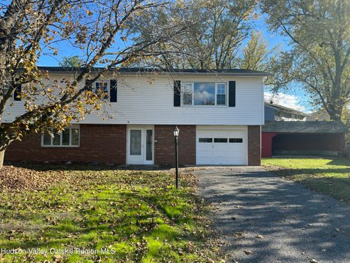 37 Hudson St, Hudson, NY, 12534-2746 | Card Image