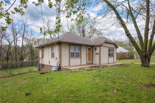 5521 Ash Ave, Raytown, MO, 64133-2815 | Card Image