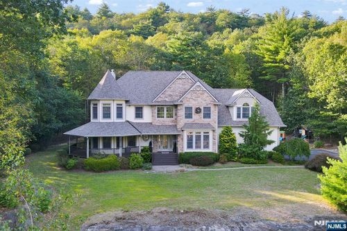 47 Christine Ct, West Milford, NJ, 07480-1124 | Card Image