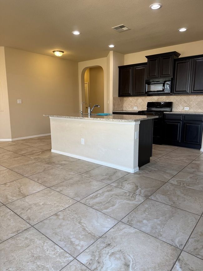 6409 Vanguard Rd, House other with 3 bedrooms, 2 bathrooms and 2 parking in Midland TX | Image 6