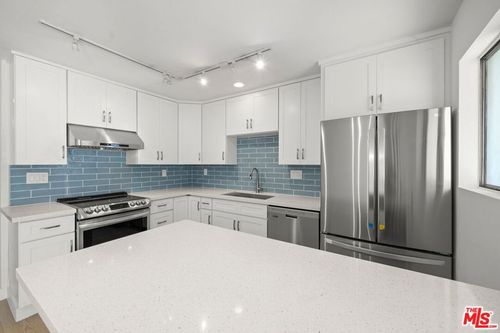 unit-101-333 Newport Ave, Long Beach, CA, 90814-7828 | Card Image