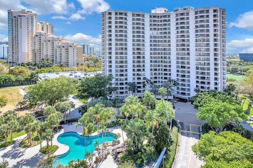 lp03-3300 Ne 191st St, Aventura, FL, 33180-2451 | Card Image