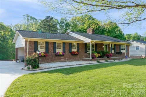 244 Pine Valley Rd, Thomasville, NC, 27360-8470 | Card Image
