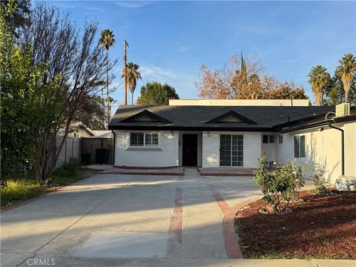 19351 Strathern St, Reseda, CA, 91335-1047 | Card Image