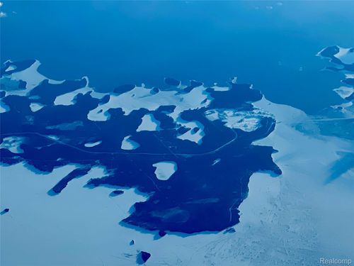 33882 S Dix Point Rd, Drummond Island, MI, 49726-9661 | Card Image