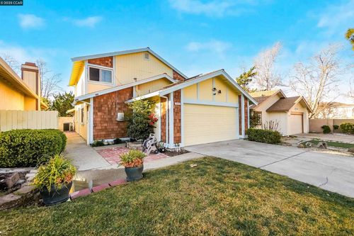 2202 Old Creek Cir, Pittsburg, CA, 94565 | Card Image