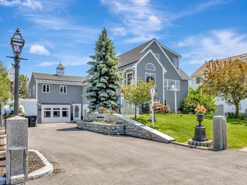 10 Vernon Ave, Hull, MA, 02045-2200 | Card Image