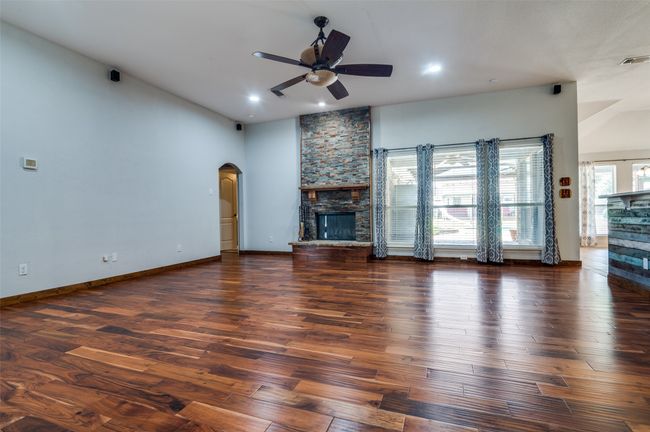 6431 Peak View Ct, House other with 3 bedrooms, 2 bathrooms and null parking in Midlothian TX | Image 9