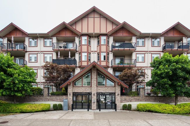 108 - 45615 Brett Avenue, Condo with 3 bedrooms, 2 bathrooms and 1 parking in Chilliwack BC | Image 1