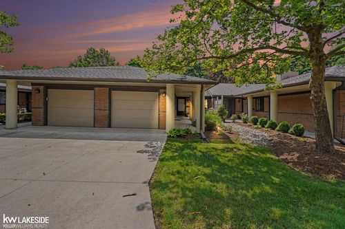 983 Wexford Way, Rochester Hills, MI, 48307-2977 | Card Image