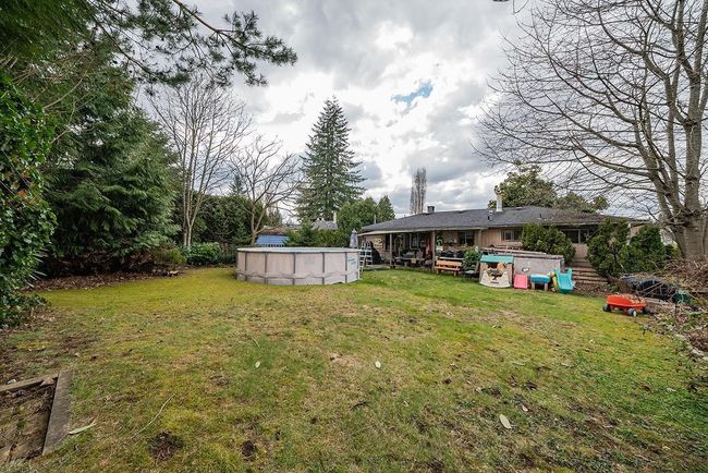 11676 210 Street, House other with 3 bedrooms, 1 bathrooms and 5 parking in Maple Ridge BC | Image 12