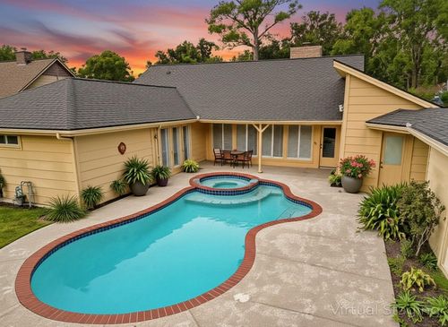 2618 Fontana Dr, Houston, TX, 77043-1704 | Card Image