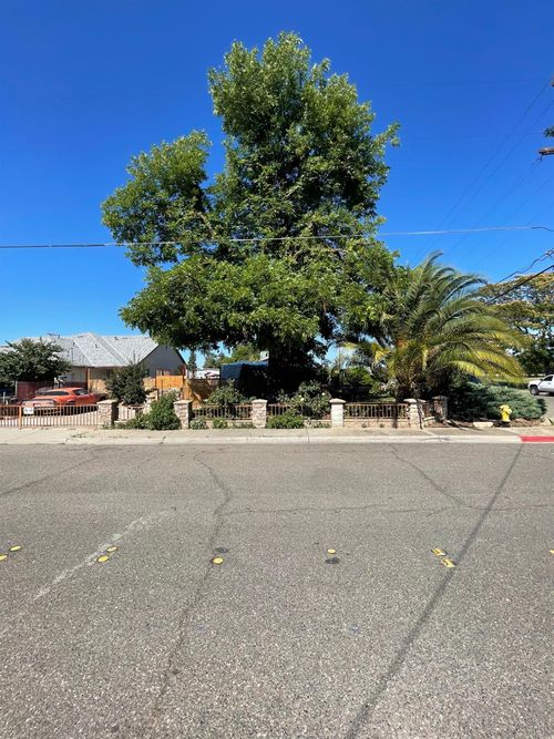 812 E H St, Oakdale, CA, 95361-4123 | Card Image