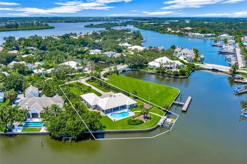 518 River Dr, Vero Beach, FL, 32963-2126 | Card Image