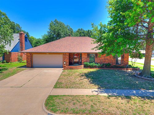 700 N Briarcliff Dr, Oklahoma City, OK, 73170-1225 | Card Image
