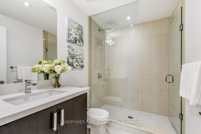 991 Dundas St E, House attached with 3 bedrooms, 3 bathrooms and 1 parking in Toronto ON | Image 33