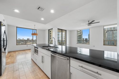 apt-2701-300 Bowie St, Austin, TX, 78703-4667 | Card Image