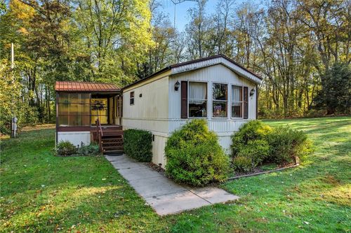 8240 Mercer St, Pulaski, PA, 16143-4706 | Card Image