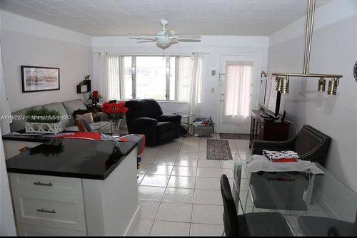 4v-815 Sw 10th Ter, Hallandale Beach, FL, 33009 | Card Image
