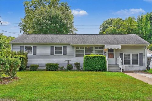 2905 Pinewood Dr, Virginia Beach, VA, 23452-6818 | Card Image