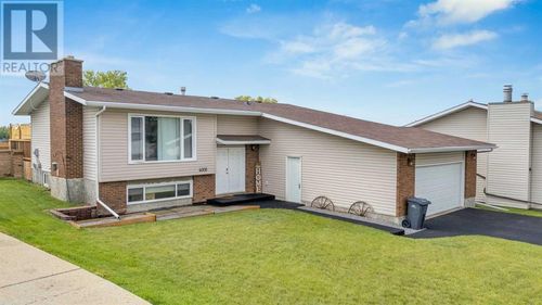 4005-39a Avenue Close, Ponoka, AB, T4J1B1 | Card Image