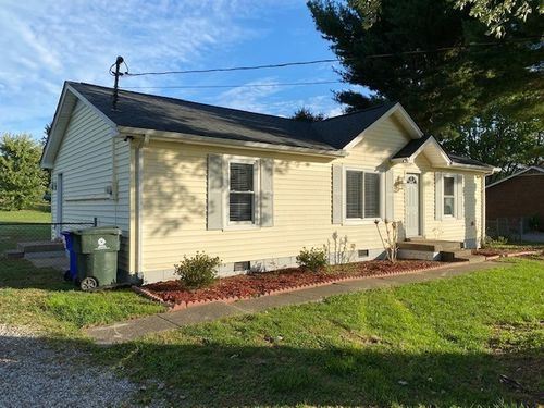 421 Barksdale Dr, White House, TN, 37188-9235 | Card Image