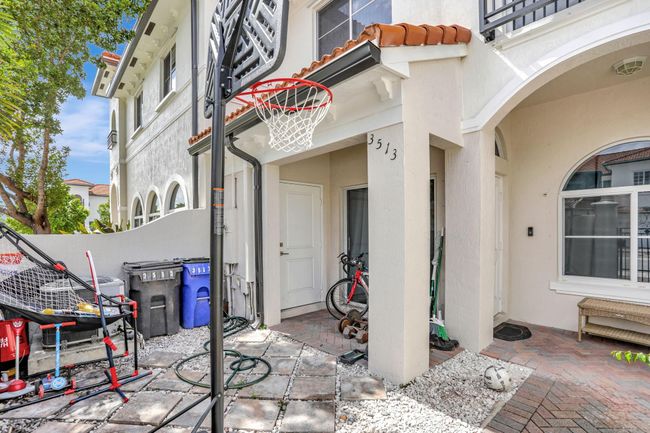 3513 Nw 29 Th Ct, Townhouse with 2 bedrooms, 3 bathrooms and null parking in Lauderdale Lakes FL | Image 5